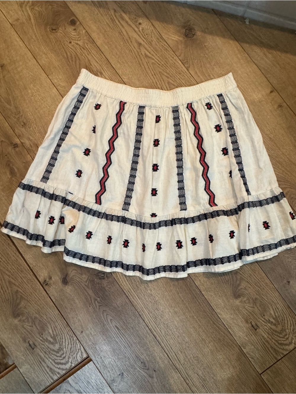 LOFT White Embroidered Tiered Mini Skirt - Boho Floral Accent